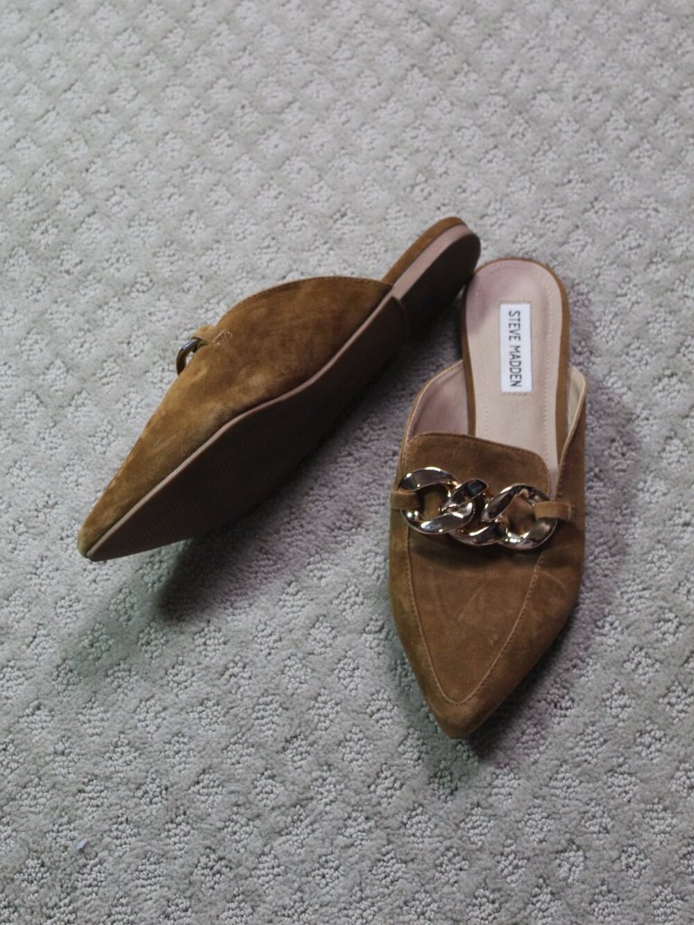 Steve Madden Size 8.5 Tan Pointed Toe Gold Tone Chain Mule Slide